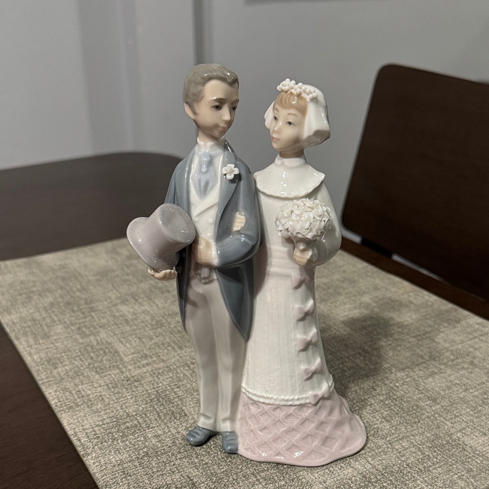 Lladro Porcelain Bride Groom Wedding Cake Topper Handmade in Spain 7.5" H x 4" W